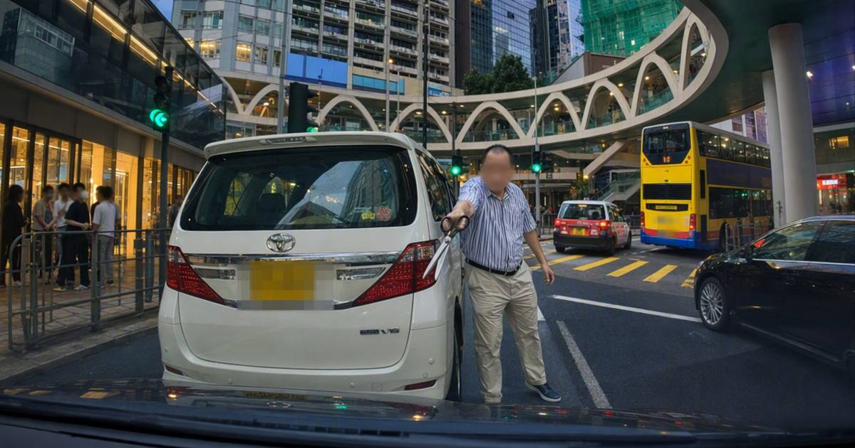銅鑼灣切線爆衝突司機擸大鉸剪落車後突縮沙