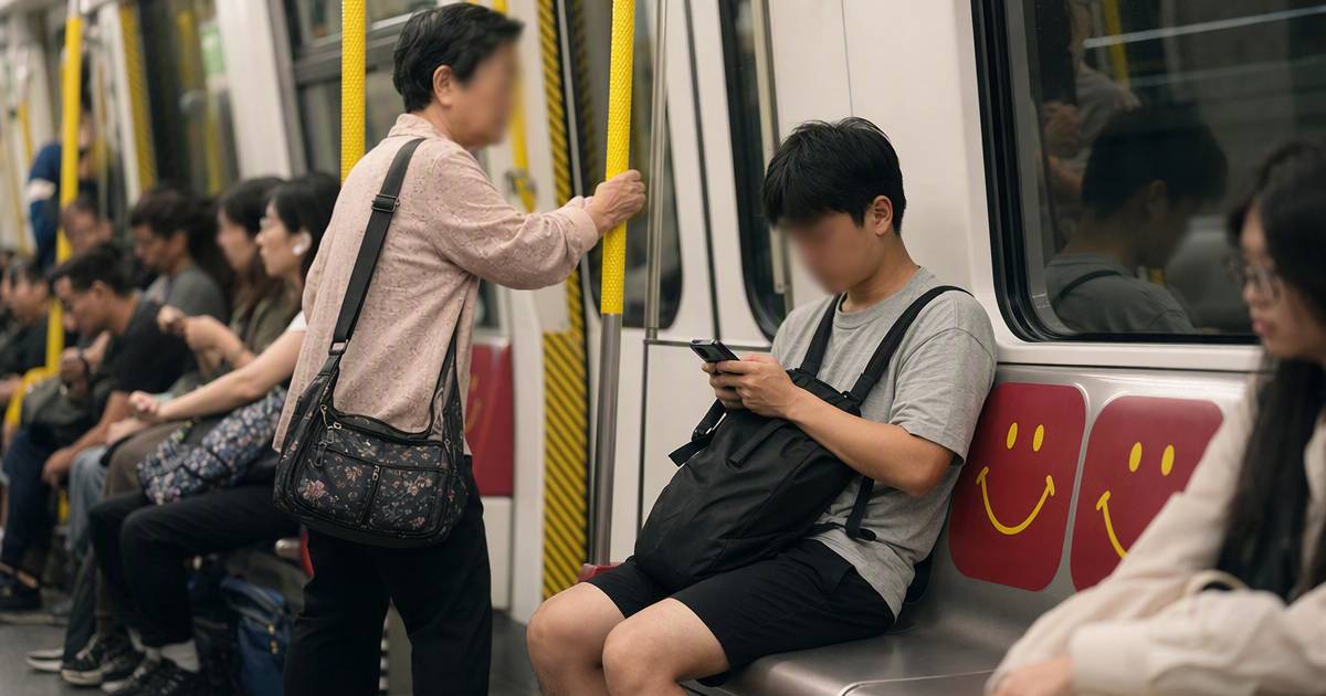 港鐵老婦要求讓座打工仔反問後竟出現這幕