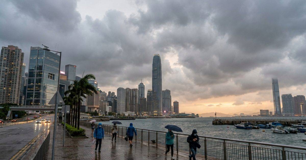首個秋颱風「杜鵑」來襲！｜華南地區恐遭持續降雨狂襲：周末天氣大變？
