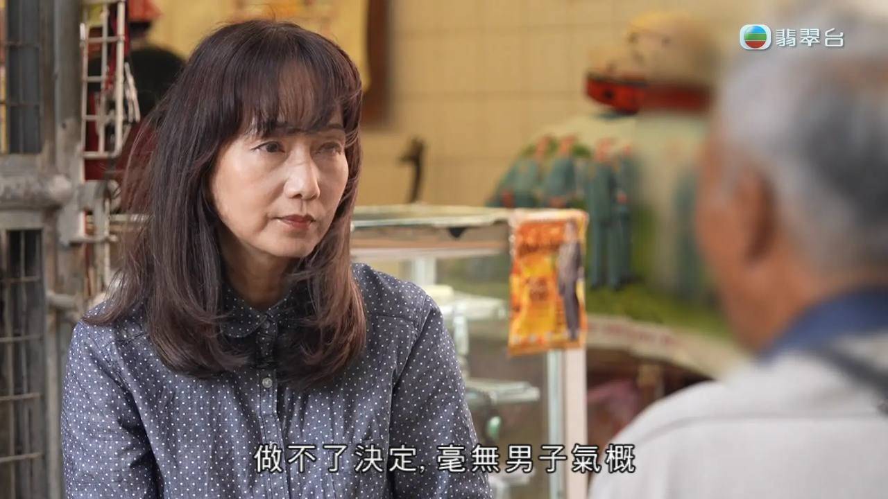 tvb 東張西望 資深主持林映輝因應對荒誕個案時展現極高專業素養與臨場反應,被網民推崇為最能忍笑及應付奇特個案的《東張》主持。(圖片來源:TVB)