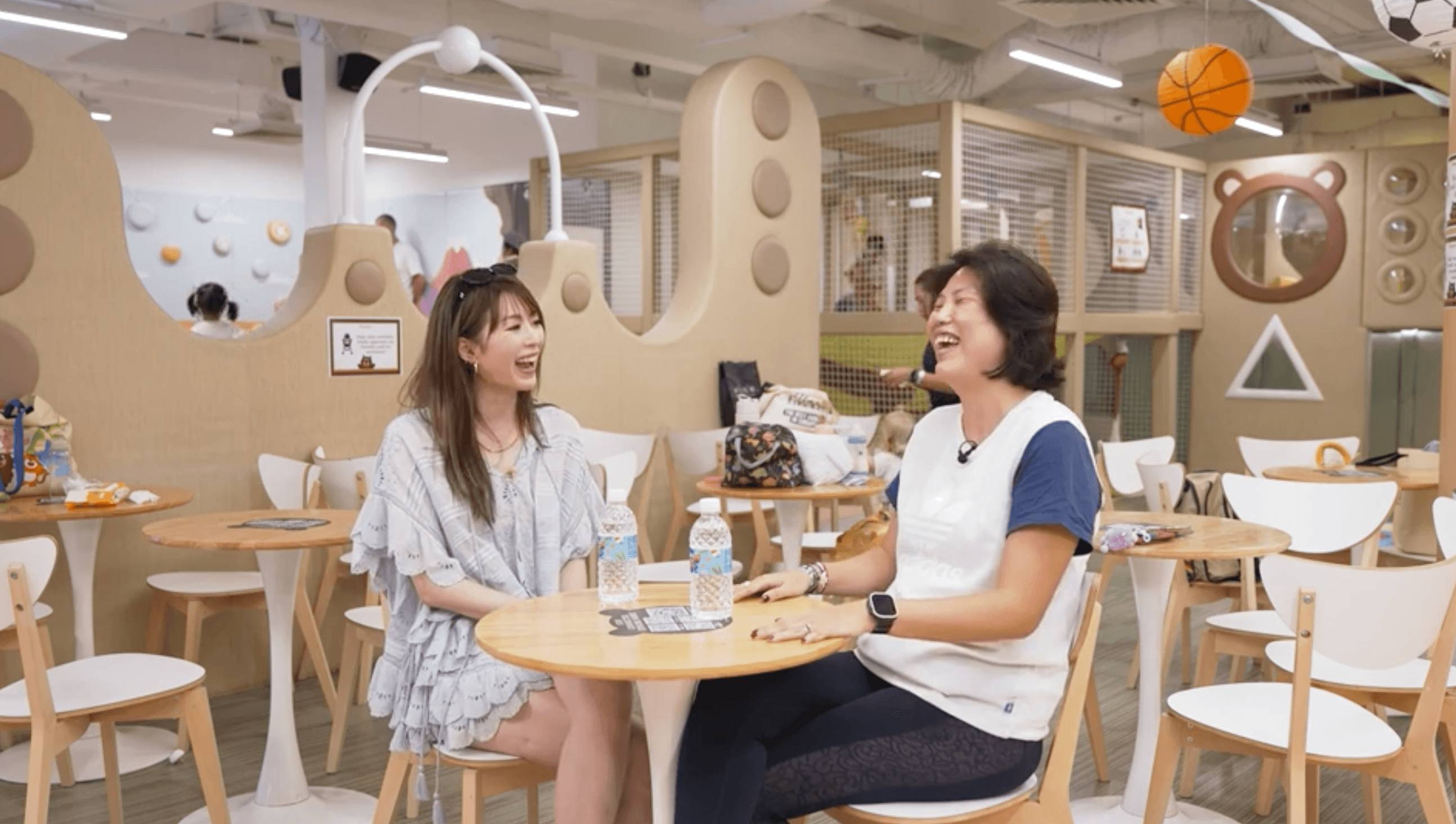 連詩雅 孩子你怎樣長大 育有兩女的全職媽媽Ann向Shiga大談湊仔經,笑言平時生活忙碌,去超級市場買餸已經是她最寶貴的「Me Time」!(圖片來源:ViuTV)