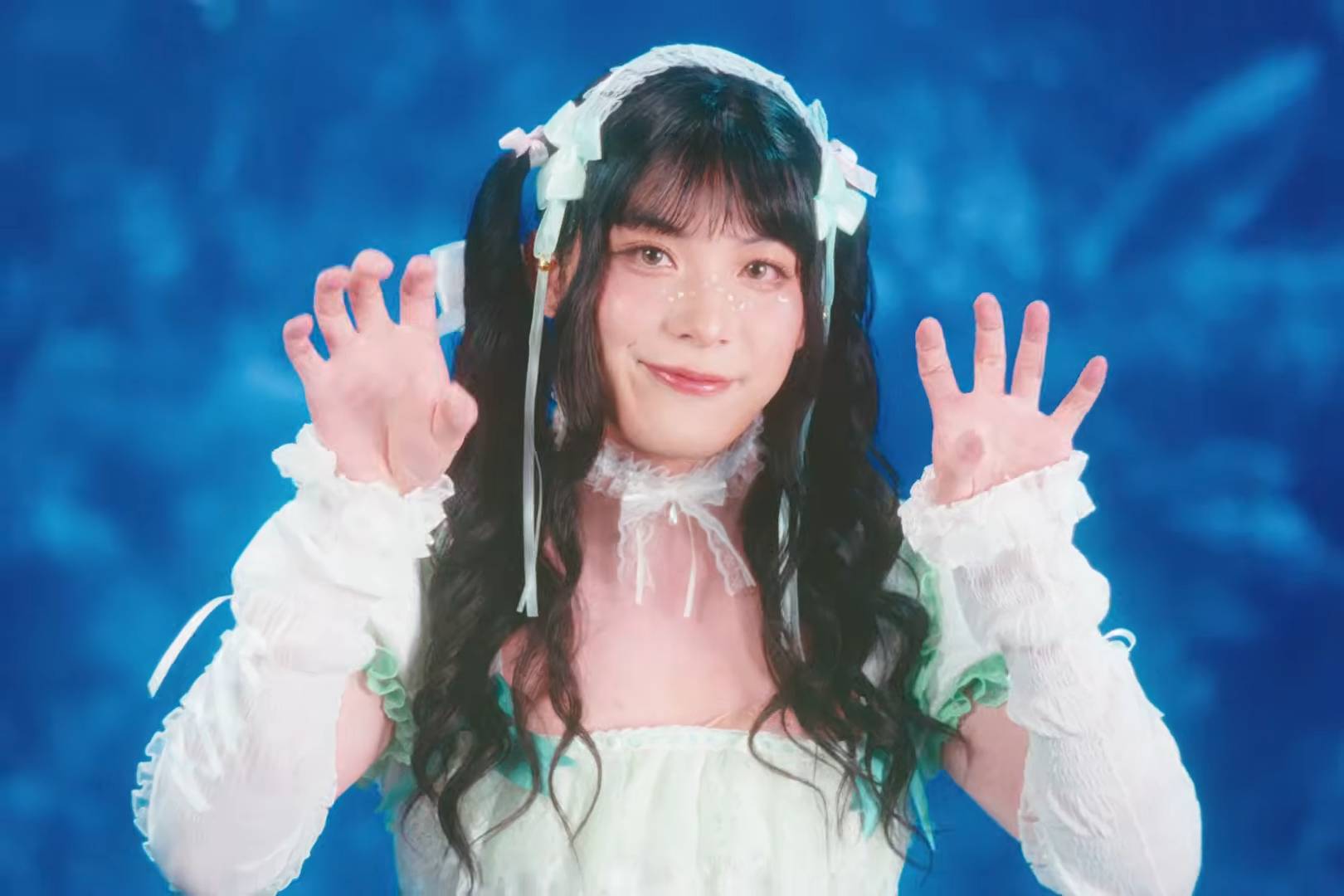 黃淑蔓 呂爵安 (石石)試當真校草Stone(圖片來源:《旋轉木馬》MV)