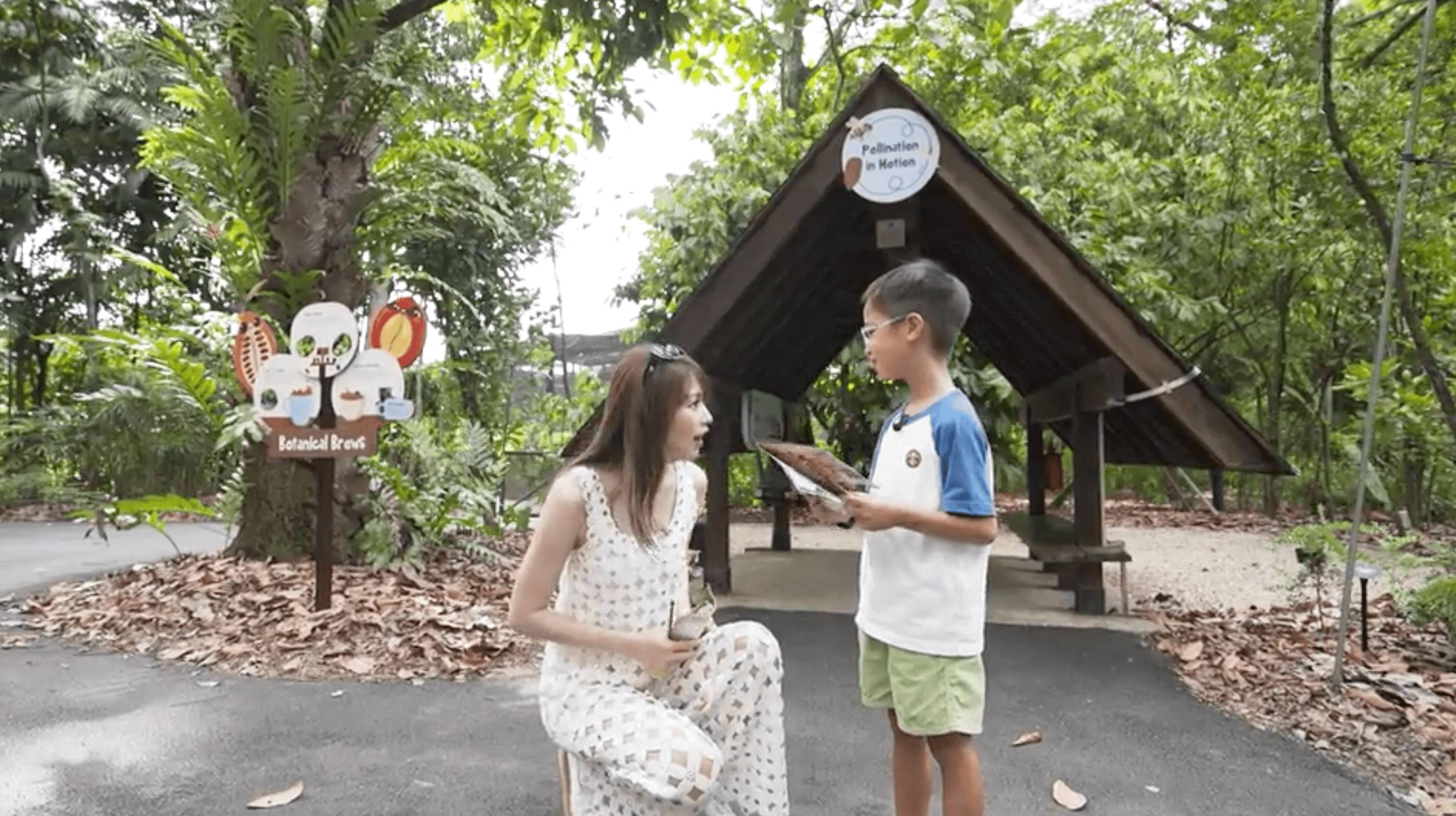 ViuTV 孩子你怎樣長大 連詩雅帶領小朋友 Luka遠赴新加坡植物園,親身探索全亞洲首個專為兒童而設的植物花園,展開大自然學習之旅。(圖片來源:ViuTV)