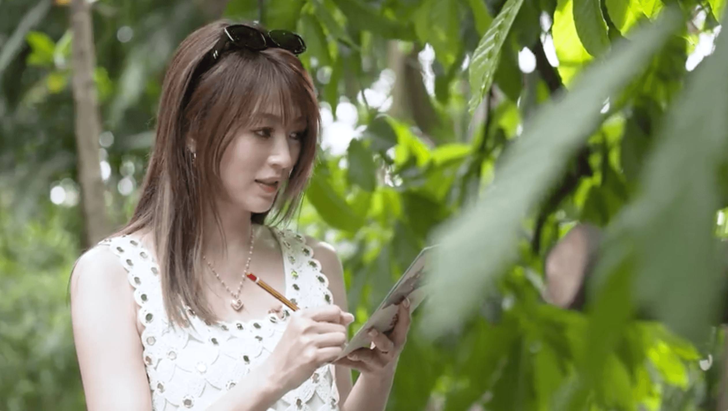 ViuTV 孩子你怎樣長大 連詩雅總結參觀心得,讚賞園區在細節上的用心設計,不僅為家庭提供極佳的互動平台,更讓大人與孩子都能全情投入大自然的懷抱。(圖片來源:ViuTV)