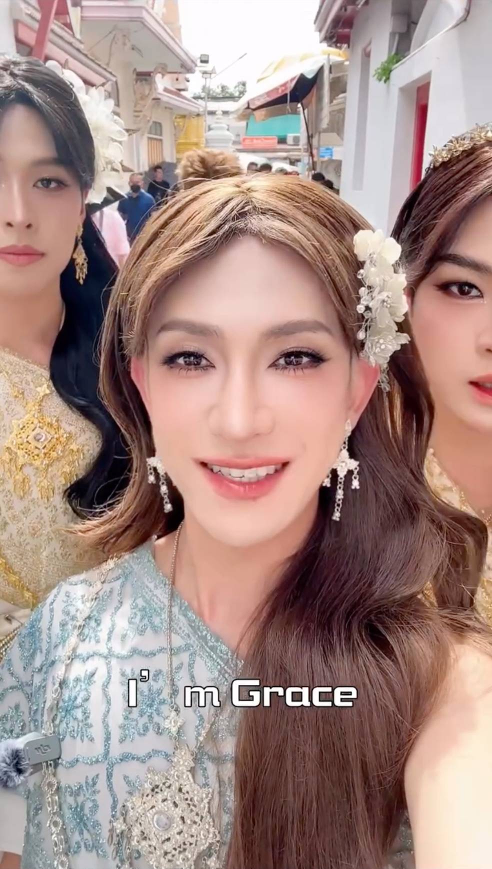 馮顯藝 泰服爭議 Auston刻意捏著嗓子裝溫柔,還自稱「I’m Grace」,說自己像陳凱琳,真是自信心爆棚!(圖片來源:馮顯藝IG)