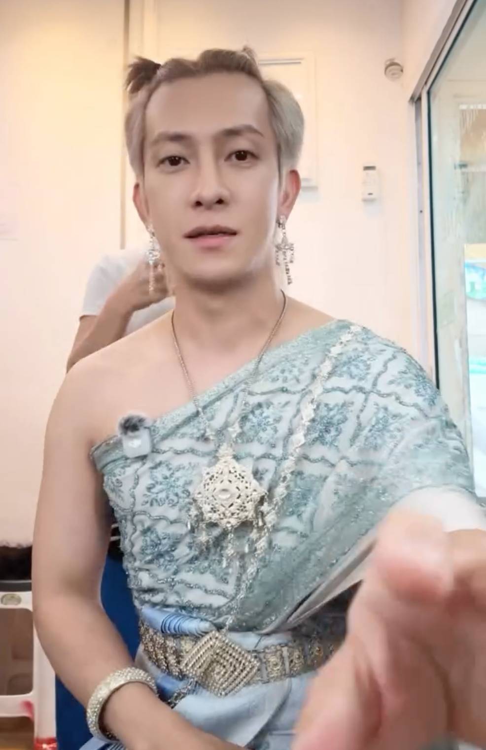 馮顯藝 泰服爭議 Auston的反擊留言一出,猶如火上加油。(圖片來源:馮顯藝IG)