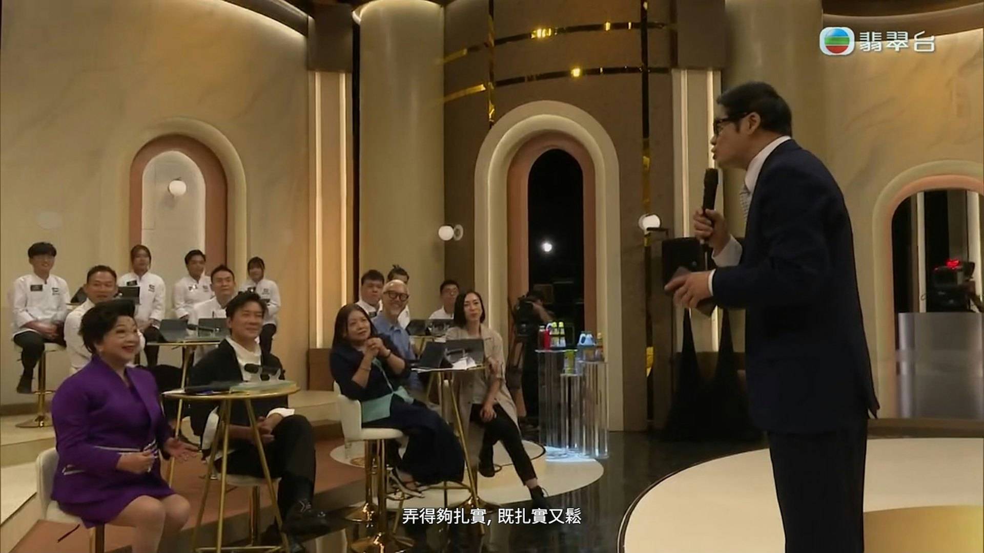 tvb 東張西望 安德尊突然衝口而出指「咁就嘔啦」,一句話令原本歡樂的錄影廠瞬間一片寂靜,場面極度尷尬。(圖片來源:TVB)