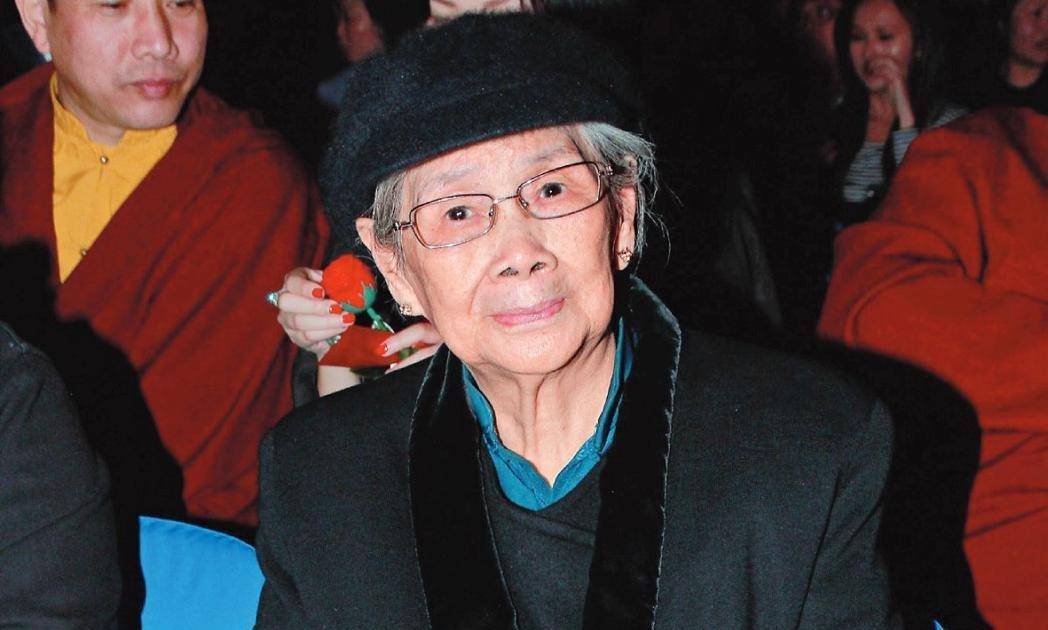 梅媽覃美金低調出殯火化 長子梅啟明無份去亡母喪禮 梅媽生前立遺囑揭內情