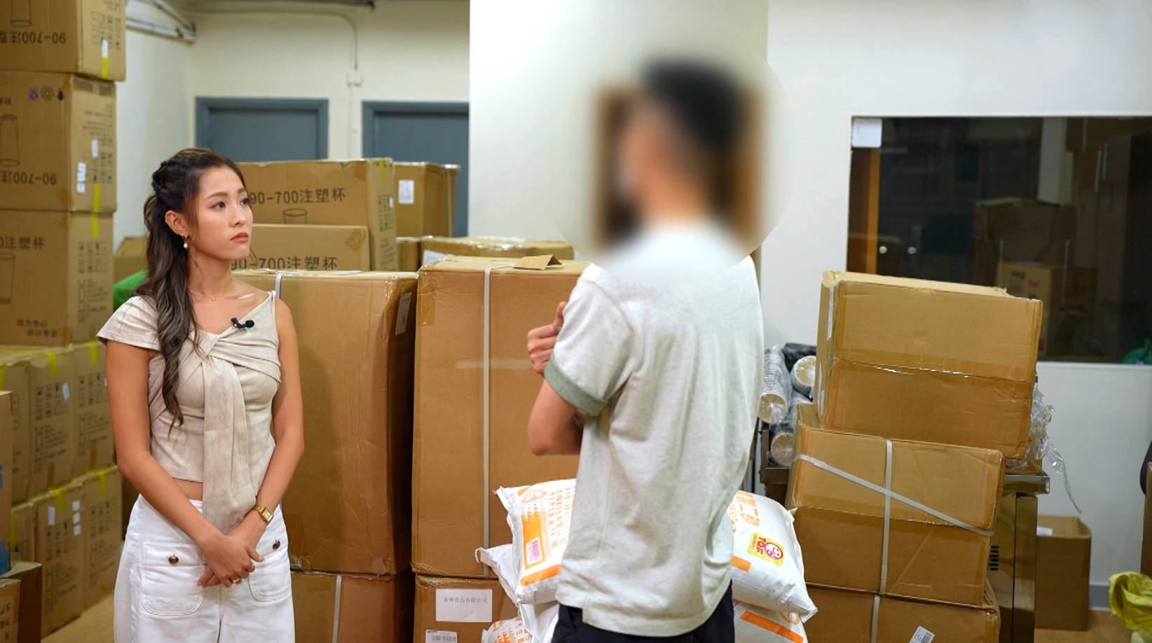 東張西望 茶飲店 陳生他們除了指控Alan穿櫃桶底,還發現其中一間已結業的荃灣分店賬目不清,甚至懷疑他私吞公司的錢。(圖片來源:TVB)