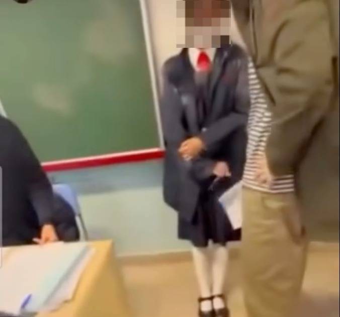 名校疑似霸凌影片瘋傳 女生滿身粉筆痕無助抽泣 爆料者揭內情 網民心寒怒轟！