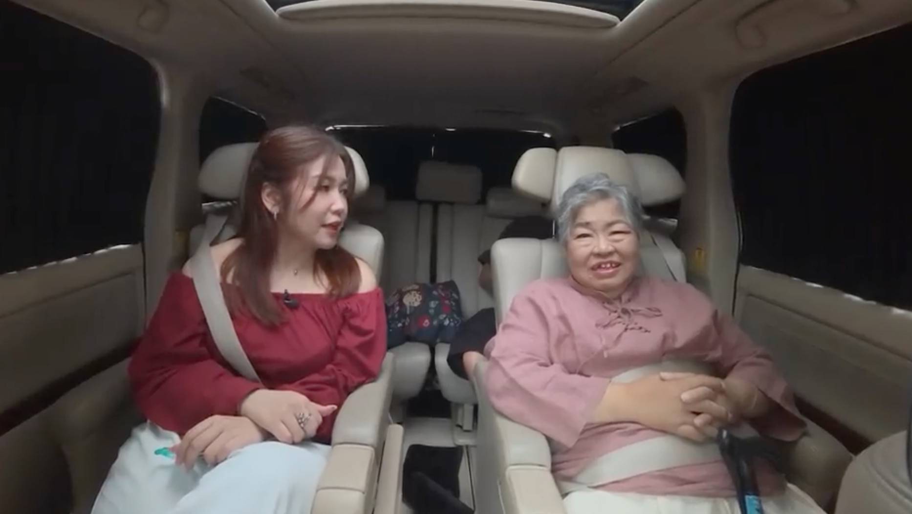 沿路幫緊你 湛美卿 經歷多次入院後,湛美卿婆婆從最初的不甘心到坦然看透生死,展現出堅強而豁達的生活態度。(圖片來源:ViuTV)
