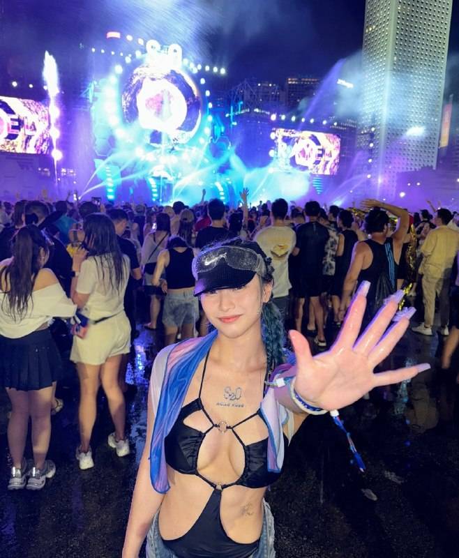 沈曉榆 名古屋亞運 從賽場上的嚴肅剛勁到私底下的甜美性感,沈曉榆憑藉極大的反差魅力圈粉無數,引來大批網民湧入留言讚好。(圖片來源:沈曉榆IG)