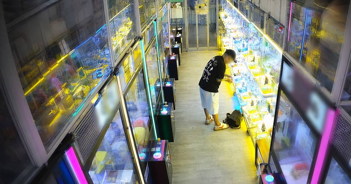 大角咀夾公仔店1分鐘失萬元　天眼揭詭異一幕