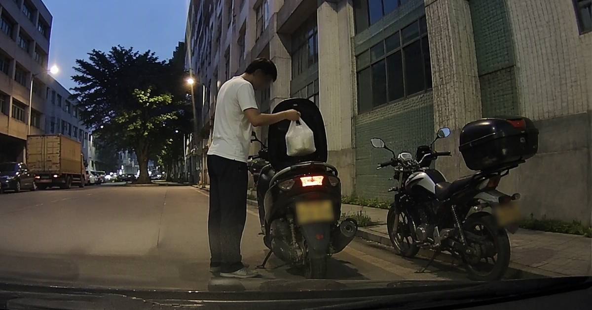 屯門外賣車30秒失餐｜白衣男遭質問後竟這樣做