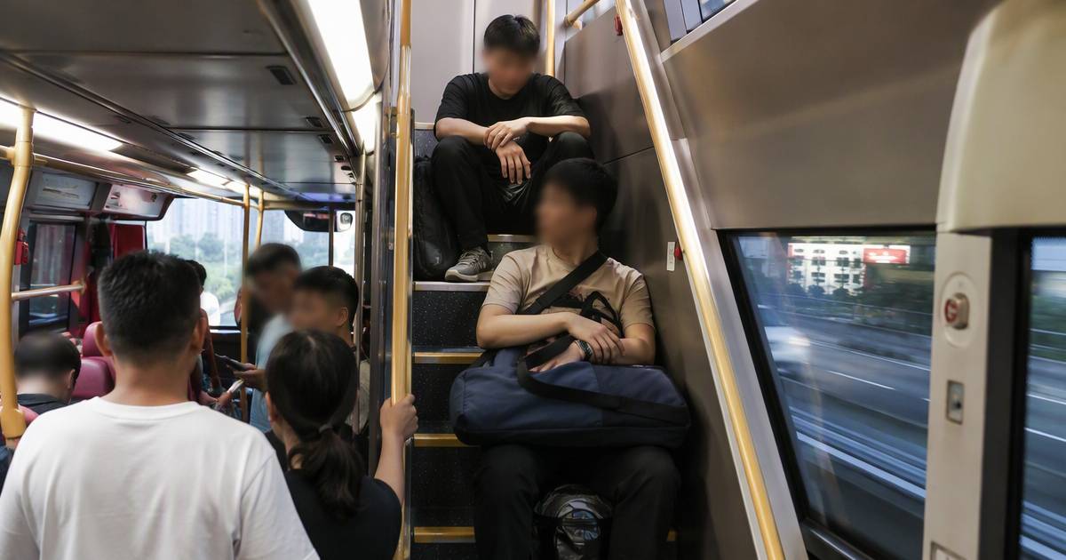 九巴270B兩男霸樓梯拒讓路　乘客結局惹激辯