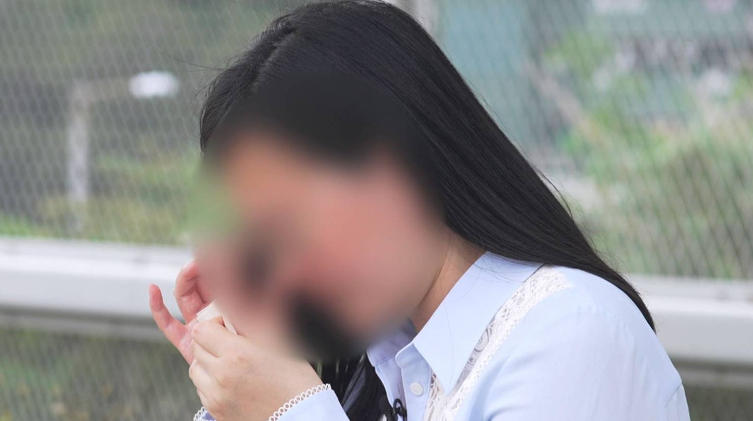 東張西望 詐騙案 章小姐哭訴事件令她患上嚴重抑鬱症。(圖片來源:TVB)