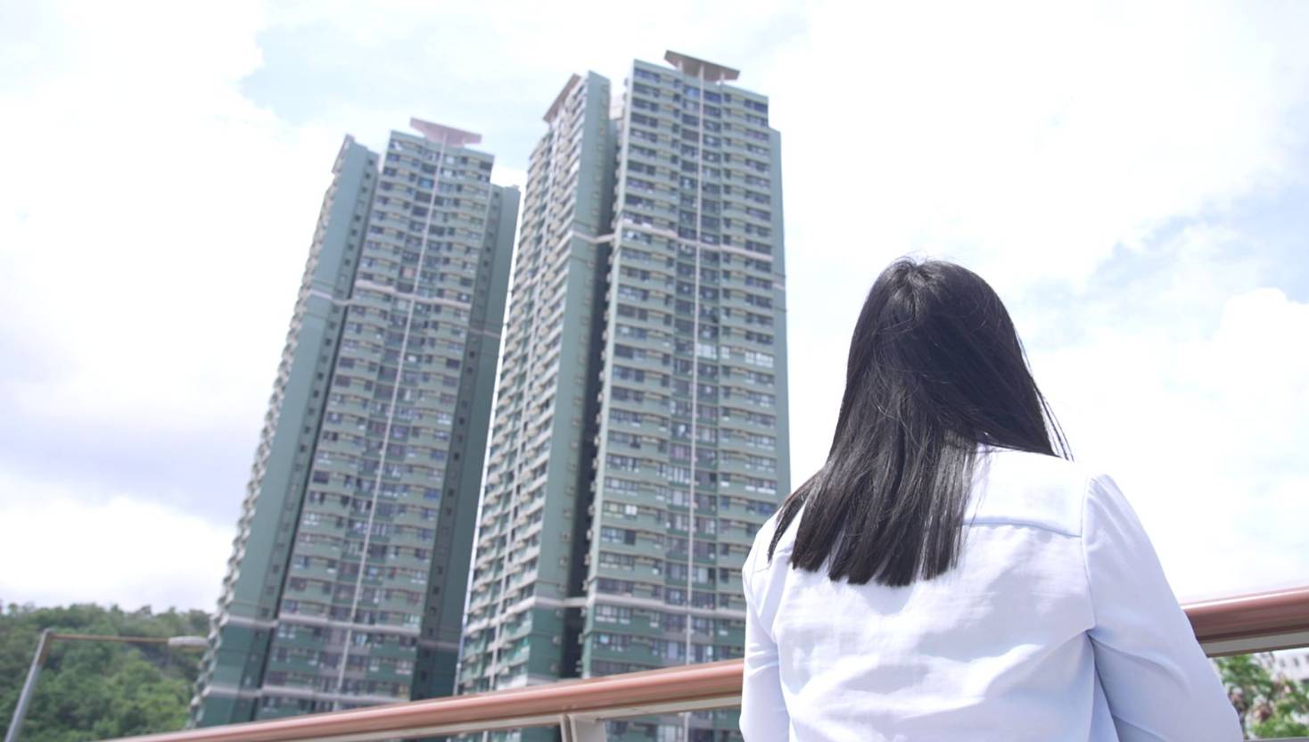 東張西望 詐騙案 章小姐來港到劉小姐居住的警察宿舍追債。(圖片來源:TVB)
