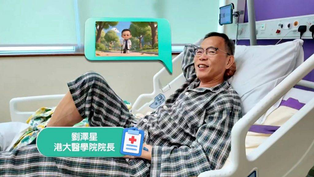 醫生你有病 無窮之路vi 院長分享: 「這次因傷住院,轉換為病人的角色,才明白醫護人員的關懷和鼓勵,有多大的影響力。猶記得治療師悉心指導我進行復康運動,我按照指示全部完成,回家後也努力練習。複診時,治療師稱讚我做得很好,康復進度理想,我滿心歡喜,就像小時候被老師稱讚一樣,頓時信心倍增。」(圖片來源:TVB)