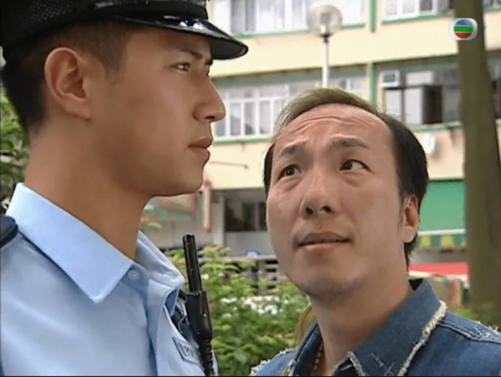 TVB 東張西望 劉文俊在劇集《學警出更》演古惑仔,挑釁陳鍵鋒。(圖片來源:TVB)