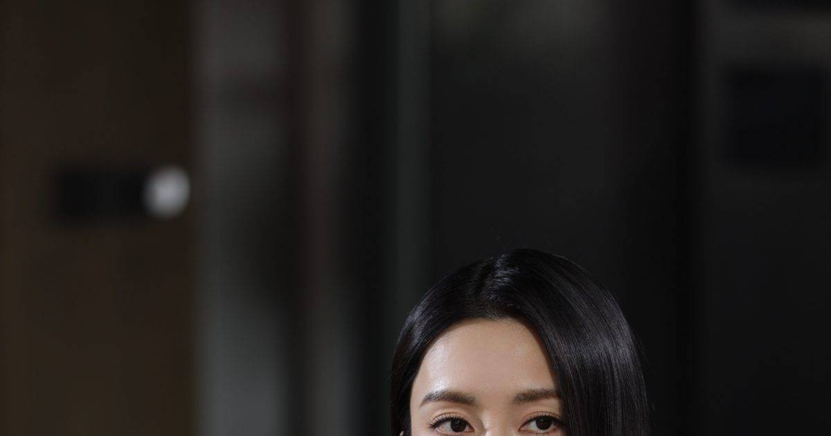 璀璨之城｜高海寧狠剪短髮硬撼張曦雯「透視大露背」名媛裝