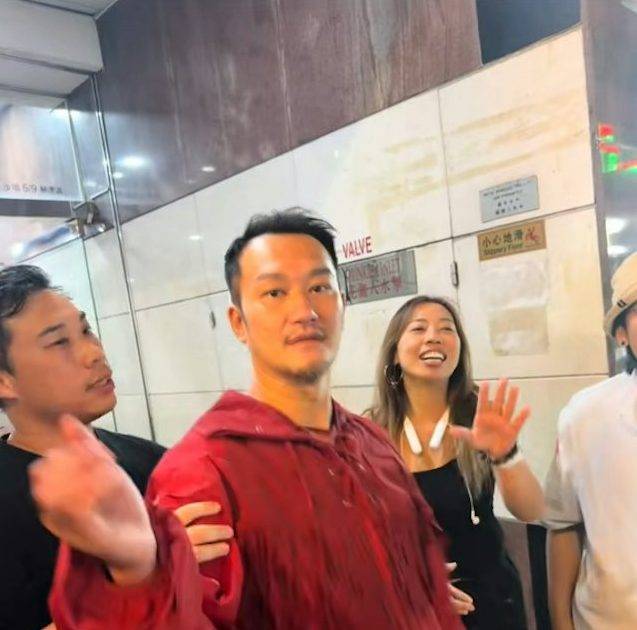 吳浩康街頭怒打途人手機爆衝突 本尊一句霸氣回應令風向大逆轉