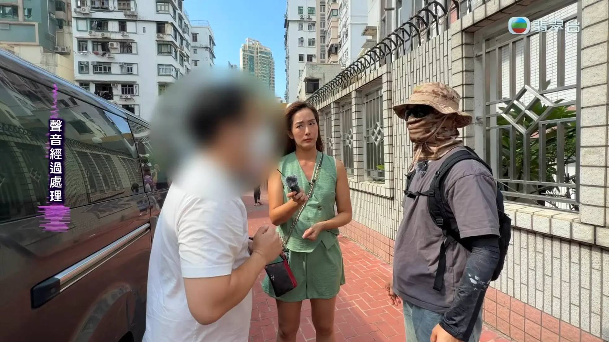 TVB 東張西望 苦主在《東張西望》團隊陪同下,當面與涉事的姓呂通渠師傅展開激烈對質。(圖片來源:TVB)