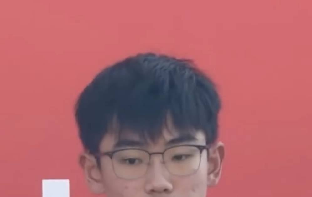 亞運｜18歲港將黃梓豪奪金呆滯厭世臉爆紅 官方解謎團 網民爆笑：最真實感言