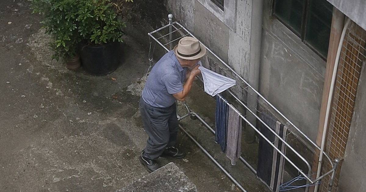村屋老伯鬼祟揉捏白色內褲　下一個動作全被拍下