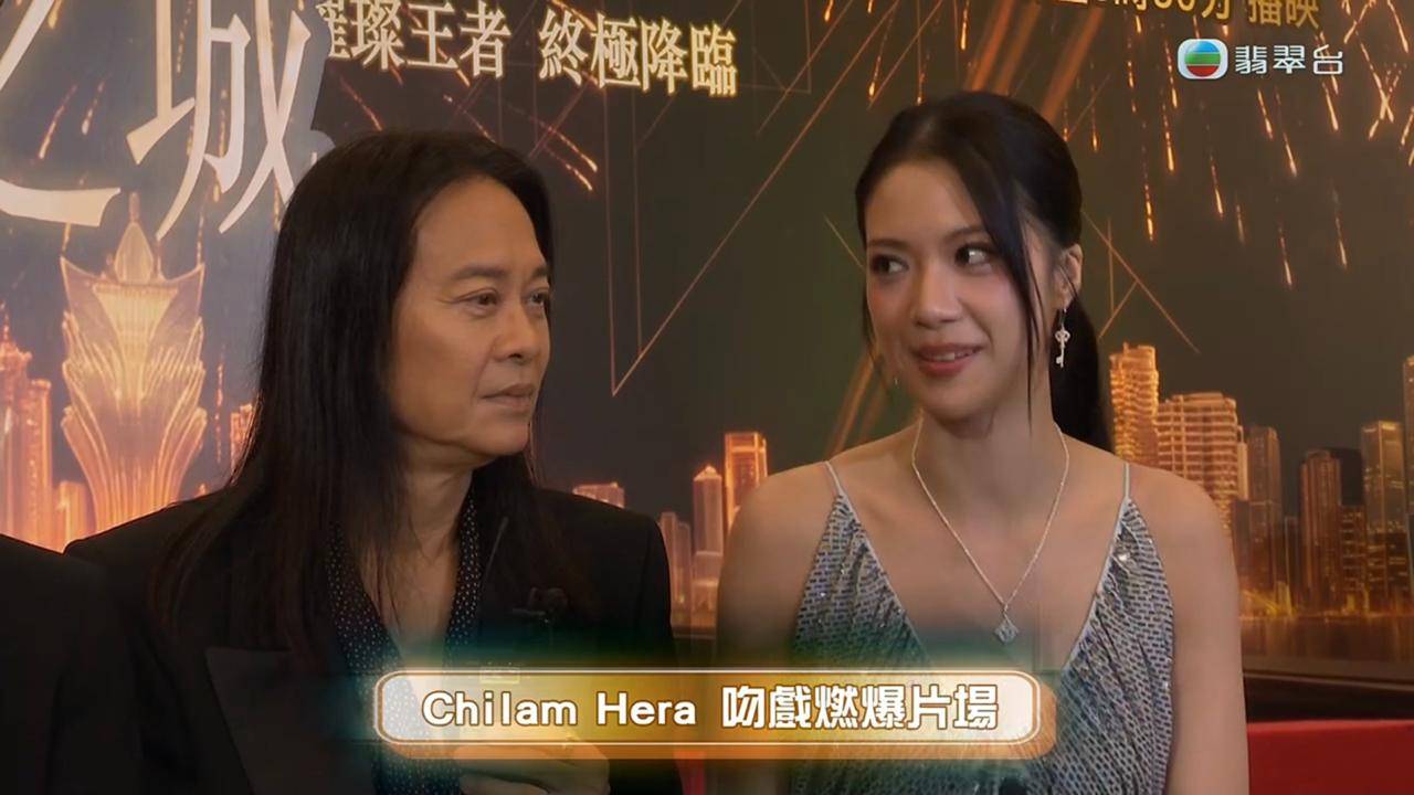 璀璨之城 蔡一智 蔡一智以長髮配Deep V造型現身《璀璨之城》發布會,驟眼看竟與黃心穎十分相似。(圖片來源:TVB)
