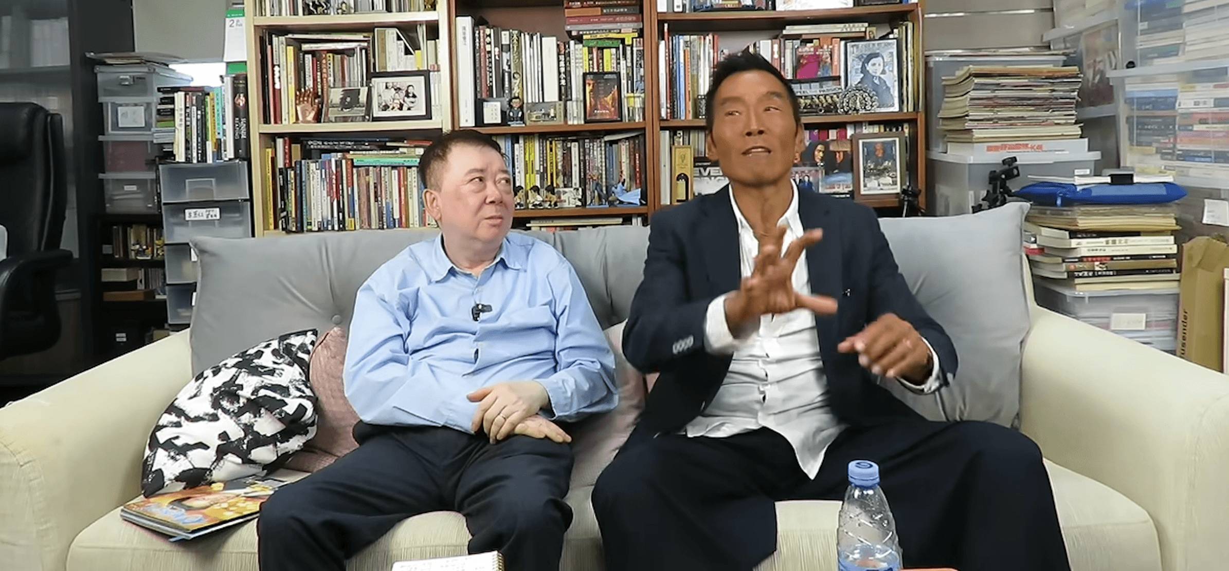 鄭浩南 杜琪峯 訪談期間他亦趁機痛批現今影壇外行投資人不專業,以及部分新一代演員工作態度欠佳。(圖片來源:YouTube@《講呢啲 講嗰啲》)