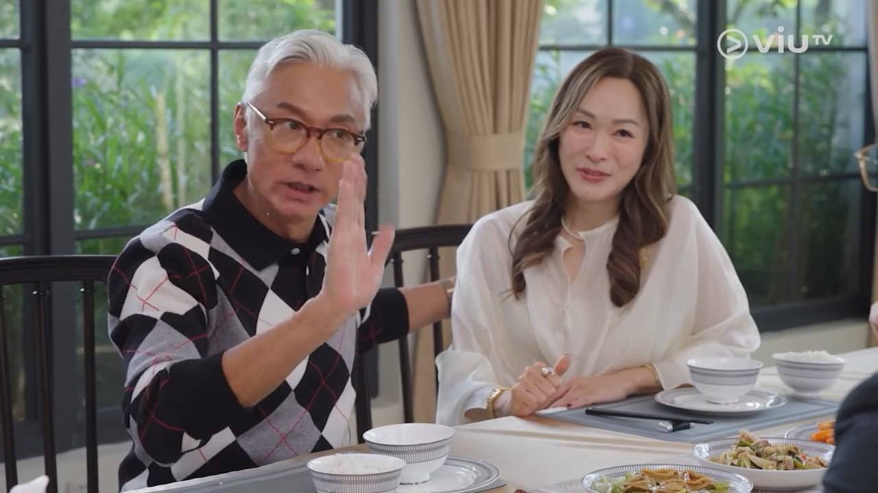 金秘書為何那樣 盧瀚霆 林俊賢與童愛玲在劇中飾演兩兄弟英俊及成延的父母,林俊賢更是有名集團會長。(圖片來源:ViuTV)