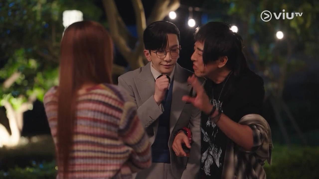 金秘書為何那樣 盧瀚霆 呂頌賢在劇中飾演金秘書的父親,與蘇雅琳及盧瀚霆有對手戲。(圖片來源:ViuTV)