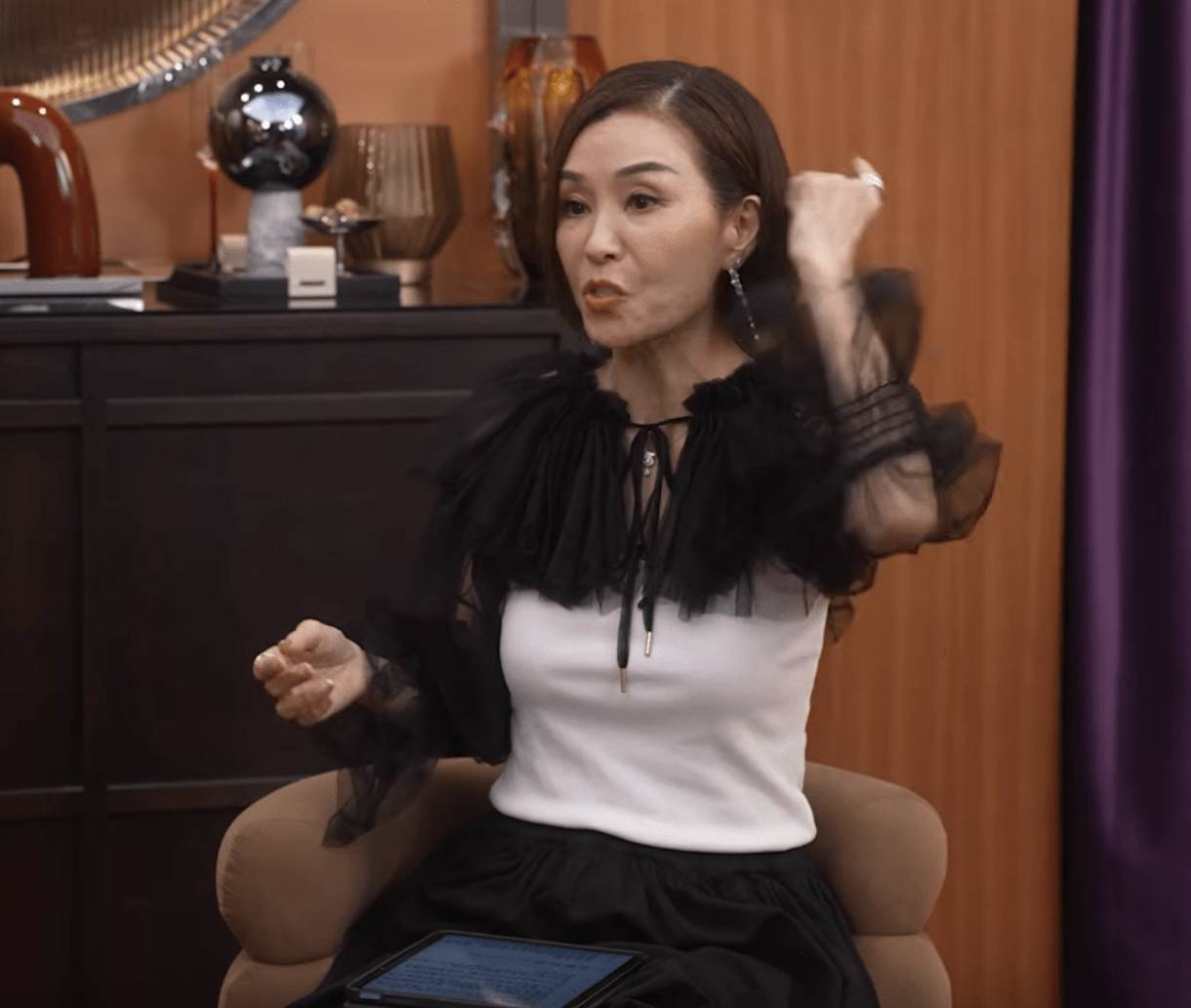 鄭希怡 歡樂滿東華 伍詠薇對當年直播期間的言論深感不滿,直斥「Bullshit」。(圖片來源:YouTube@HOY)